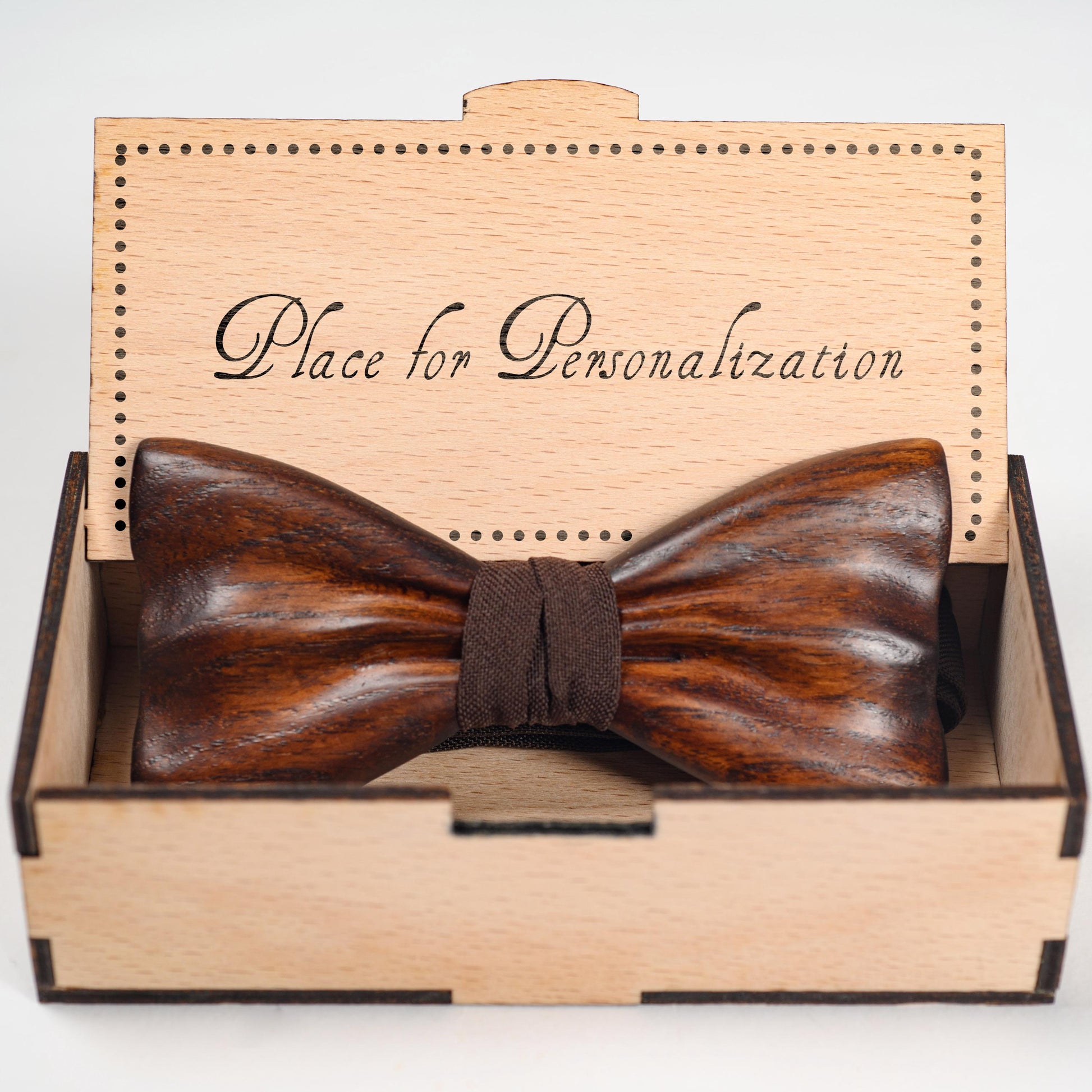 Personalization can bemadeinside wooden box lid