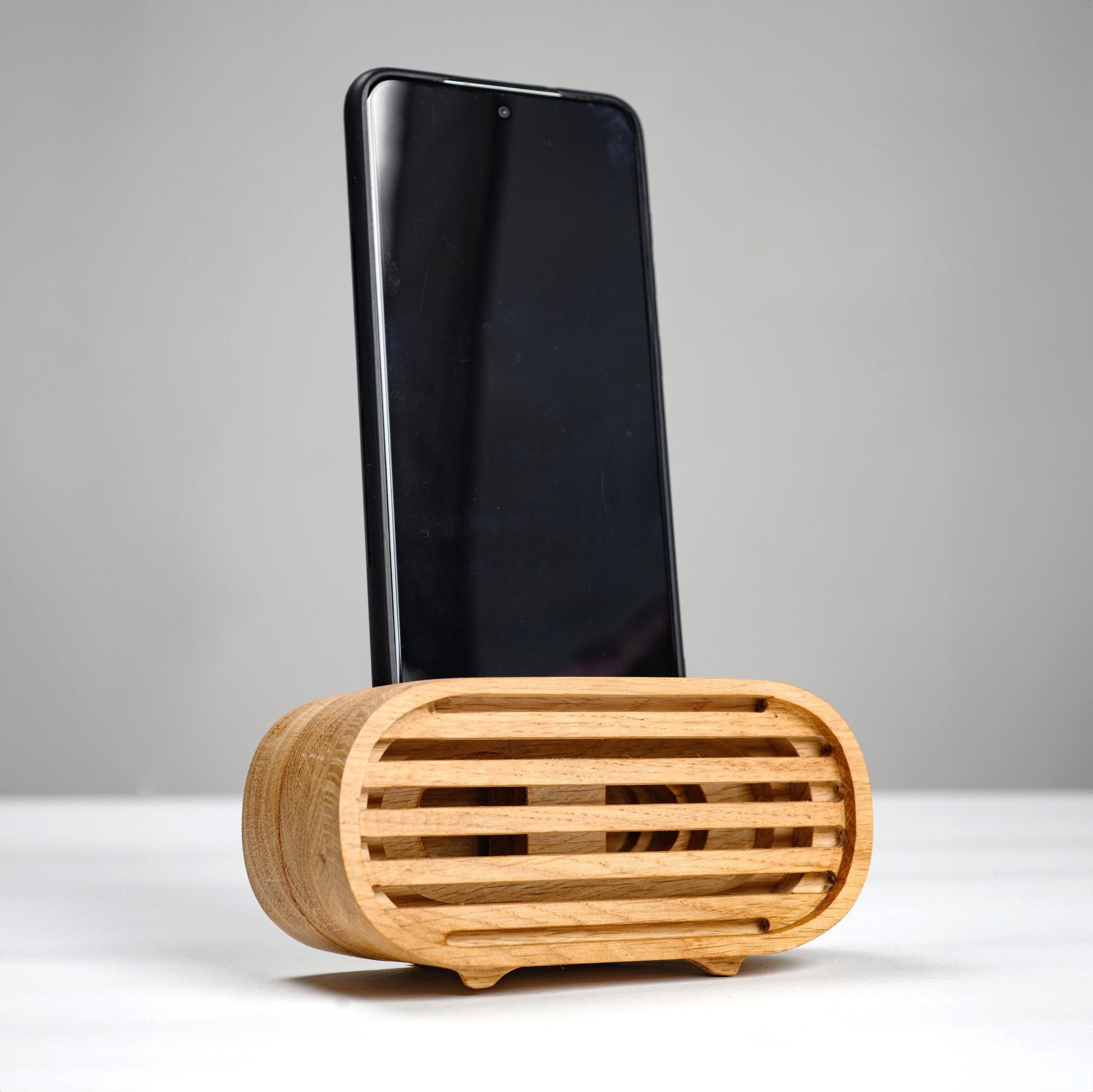 Handmade wooden phone speaker made of oak, passive amplifier for iPhone and Android, personalized sound dock.