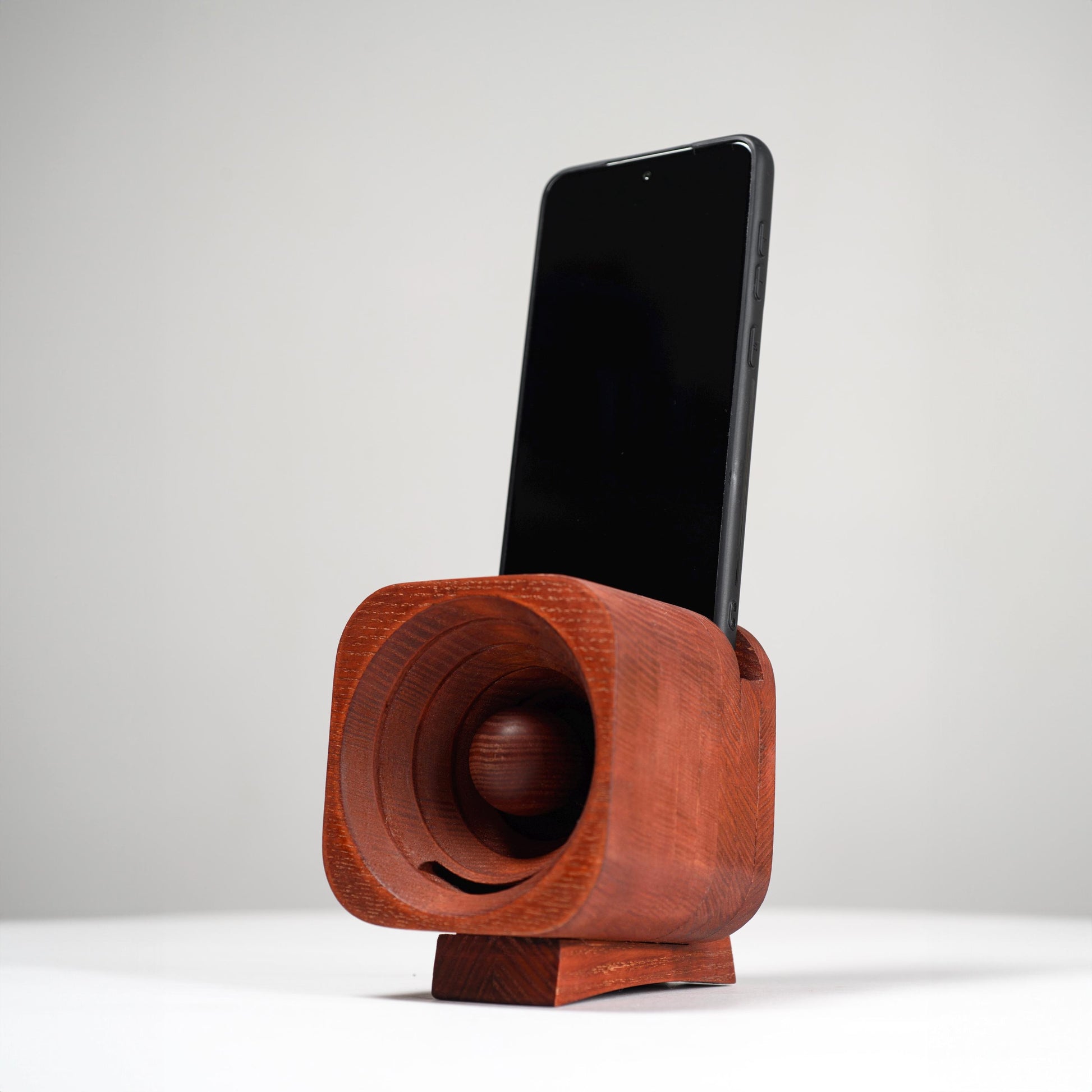 Natural wood passive amplifier boosting phone sound without power.