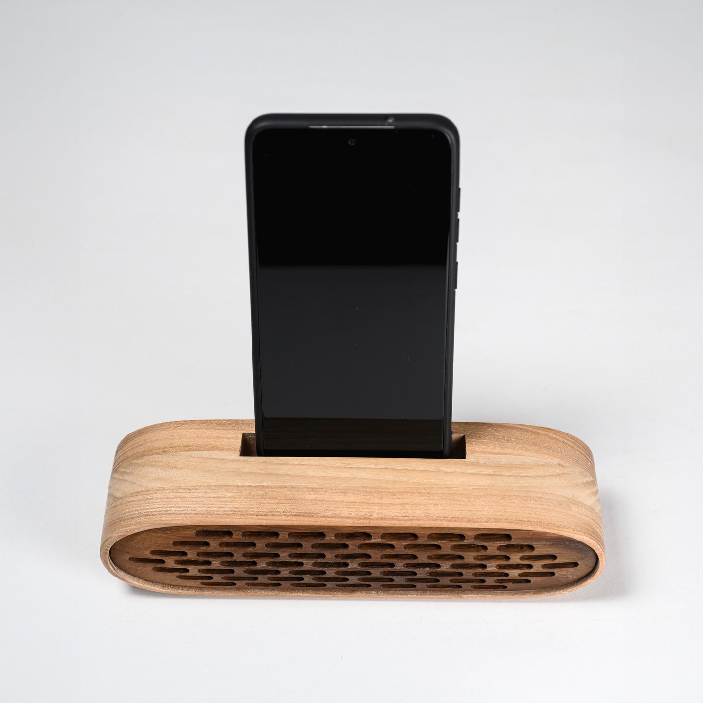 Handcrafted wooden phone amplifier – natural sound enhancement without power