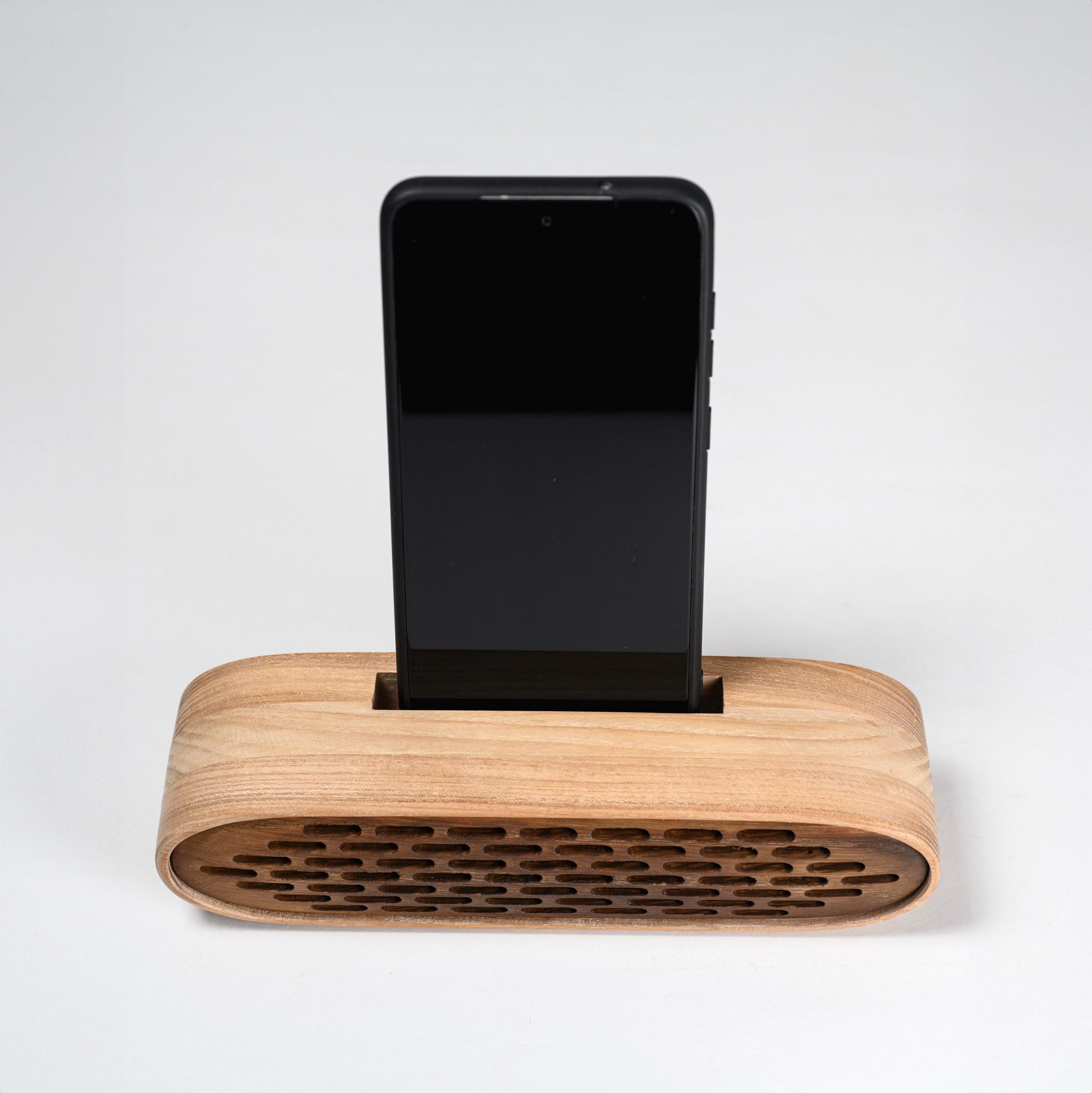 Handcrafted wooden phone amplifier – natural sound enhancement without power