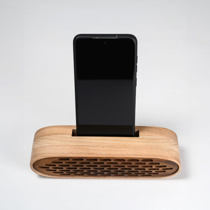 Handcrafted wooden phone amplifier – natural sound enhancement without power