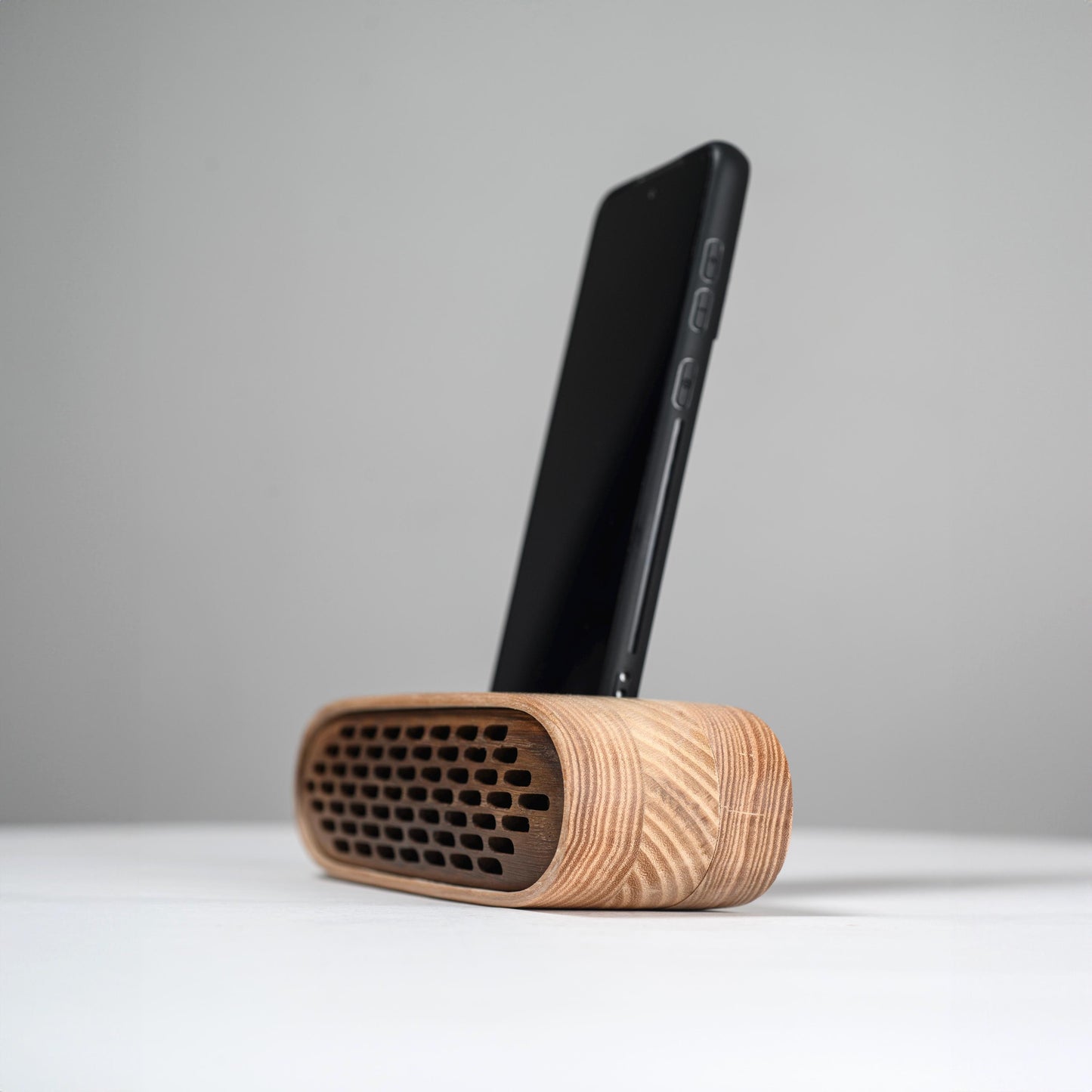 Modern wooden docking station – functional and elegant home decor