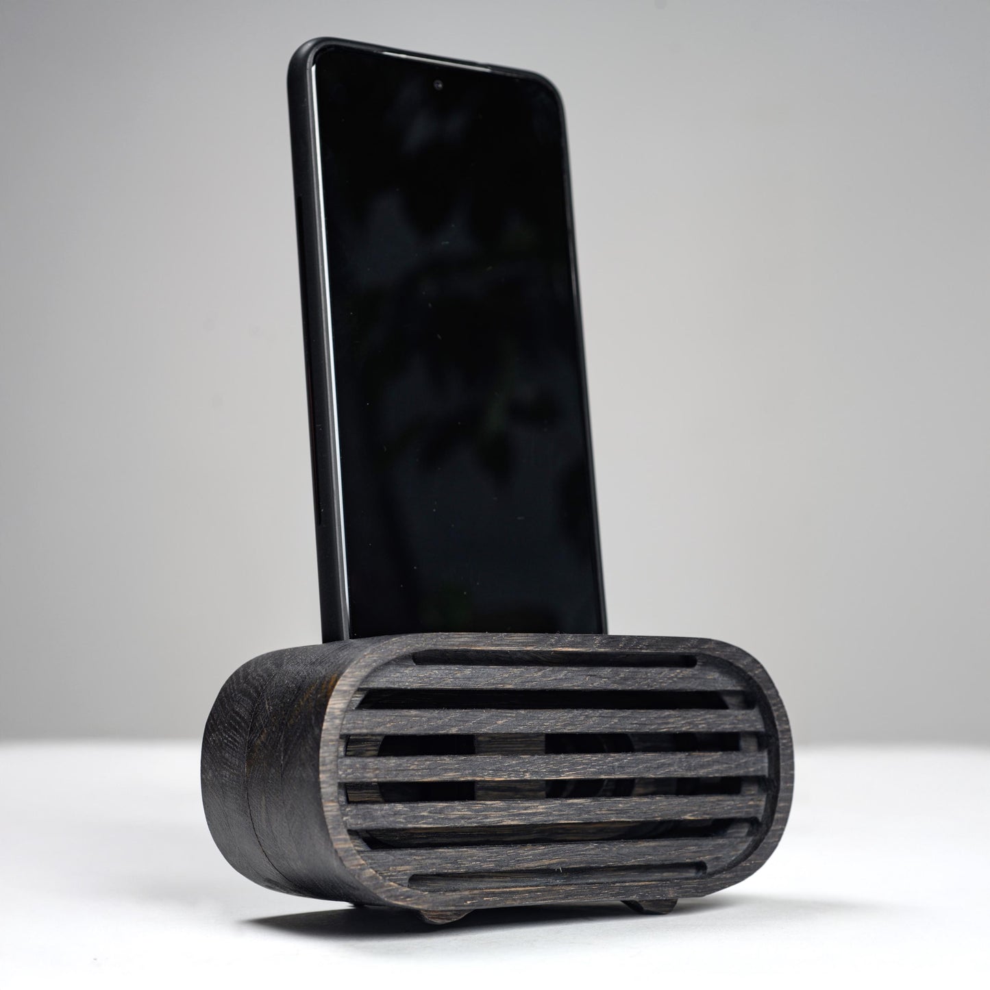 Handmade wooden phone speaker made of oak, passive amplifier for iPhone and Android, personalized sound dock
