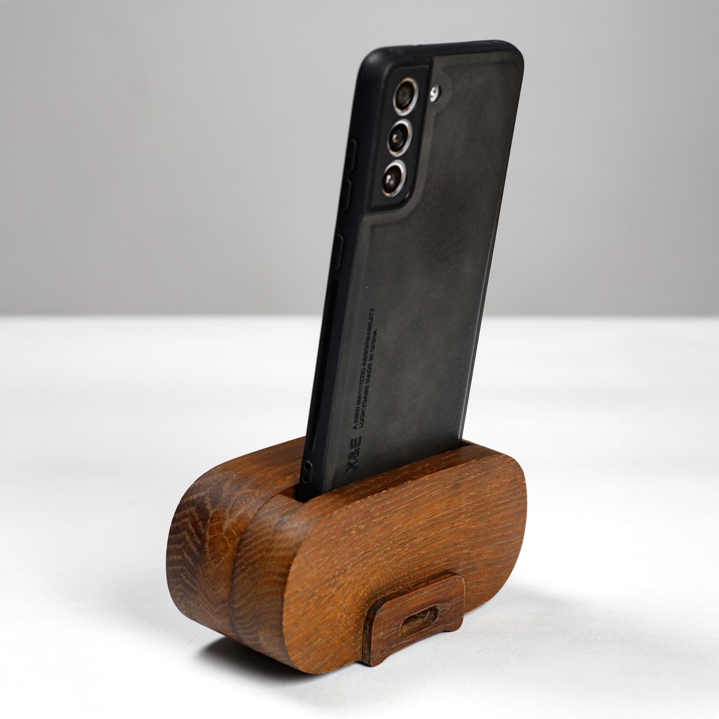 Oak wood phone stand with passive amplifier, boosts sound naturally, fits iPhone and Android.