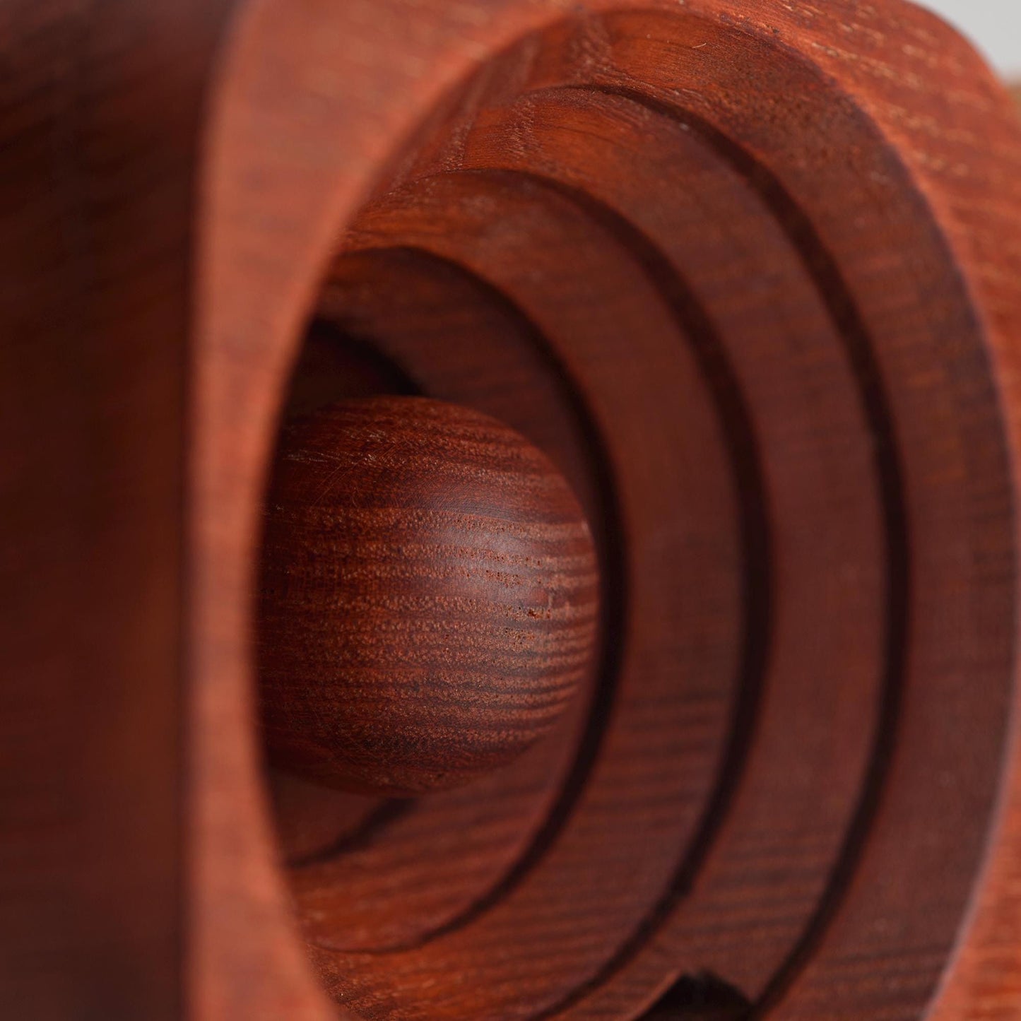 Personalized phone stand with engraving – perfect for Christmas or birthdays.