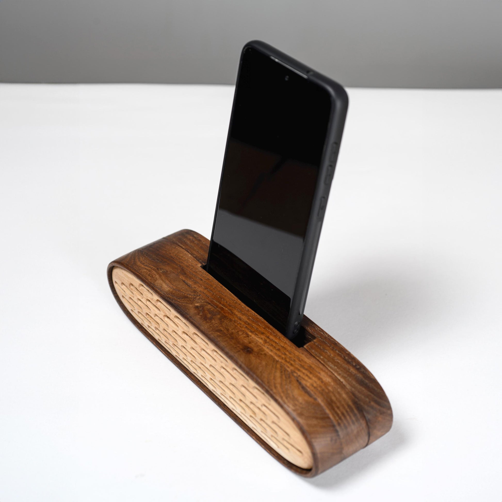 Modern wooden docking station – functional and elegant home decor