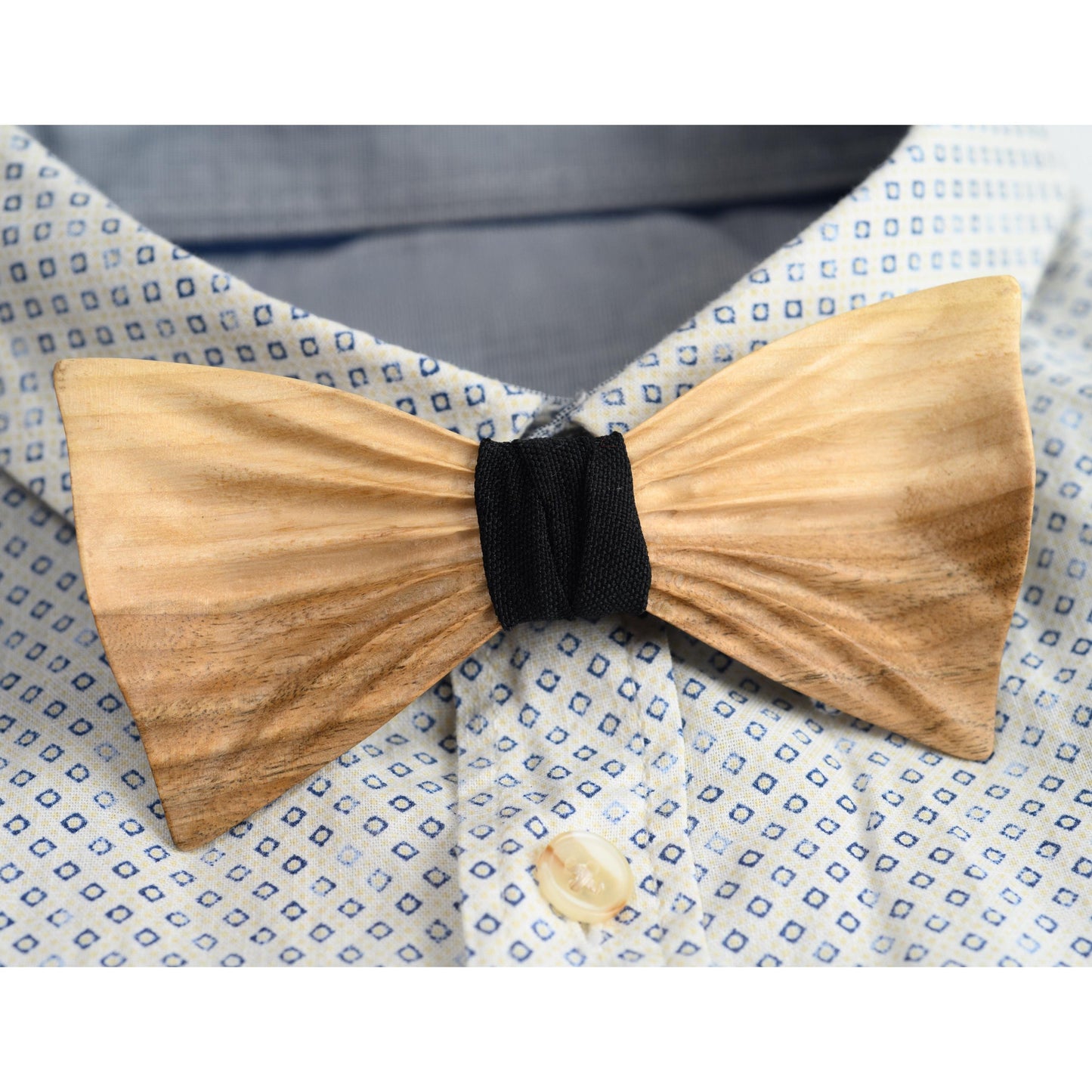 Elegant wooden bow tie set in a custom-engraved wooden box, perfect for groomsmen gifts.