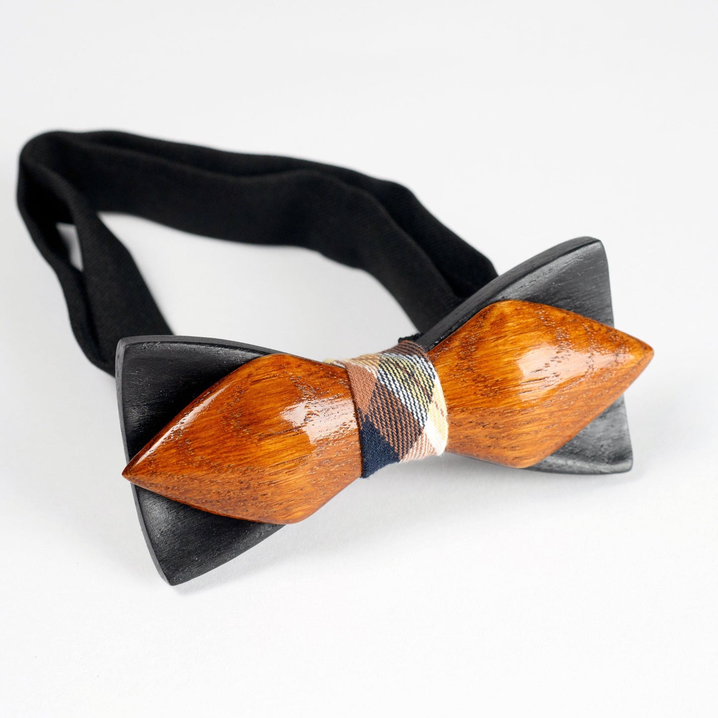 Elegant black and brown wooden bow tie for men, a stylish and eco-friendly wedding accessory.