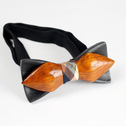 Elegant black and brown wooden bow tie for men, a stylish and eco-friendly wedding accessory.