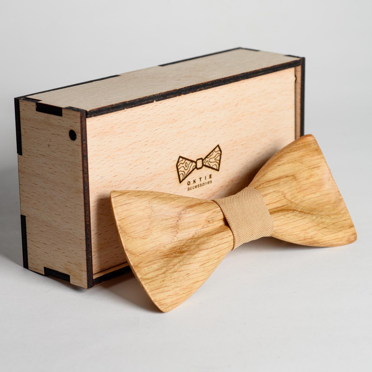 Oak Wood Bow Tie: Groomsmen Wedding Bowtie