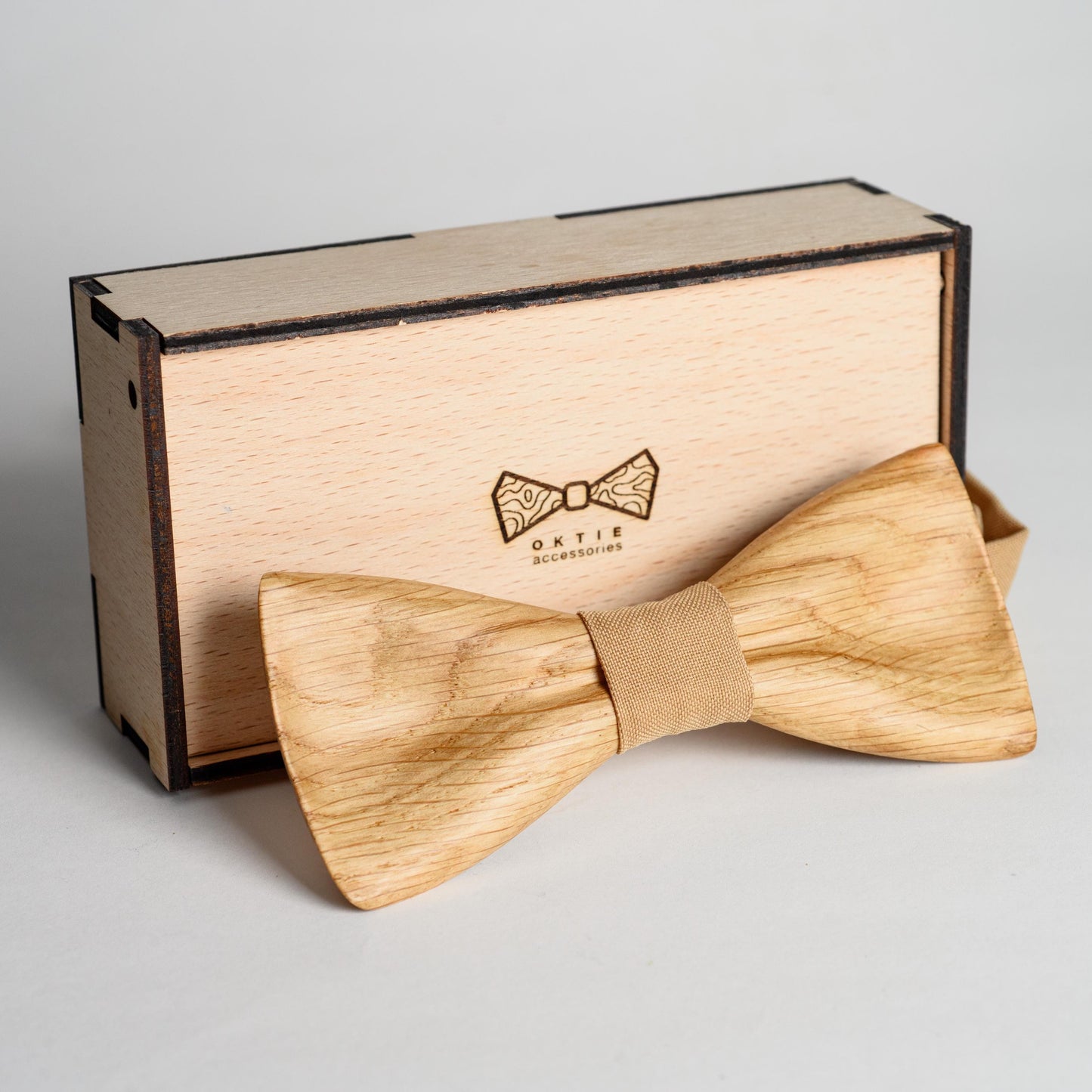 Oak Wood Bow Tie: Groomsmen Wedding Bowtie