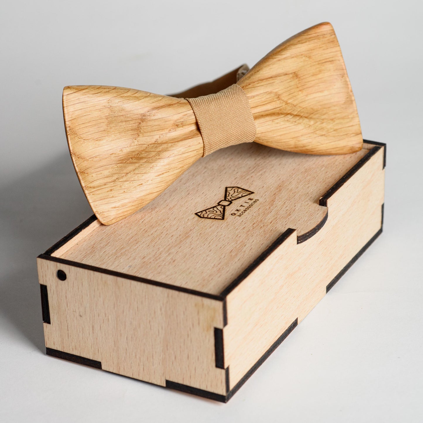 Oak Wood Bow Tie: Groomsmen Wedding Bowtie