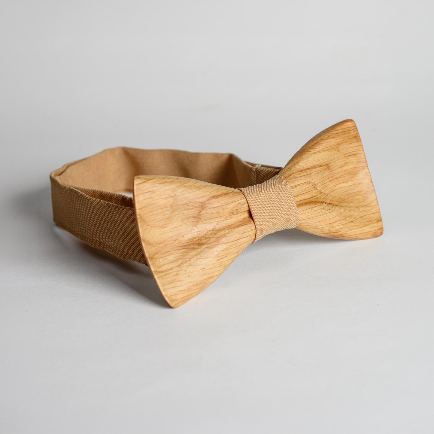 Oak Wood Bow Tie: Groomsmen Wedding Bowtie