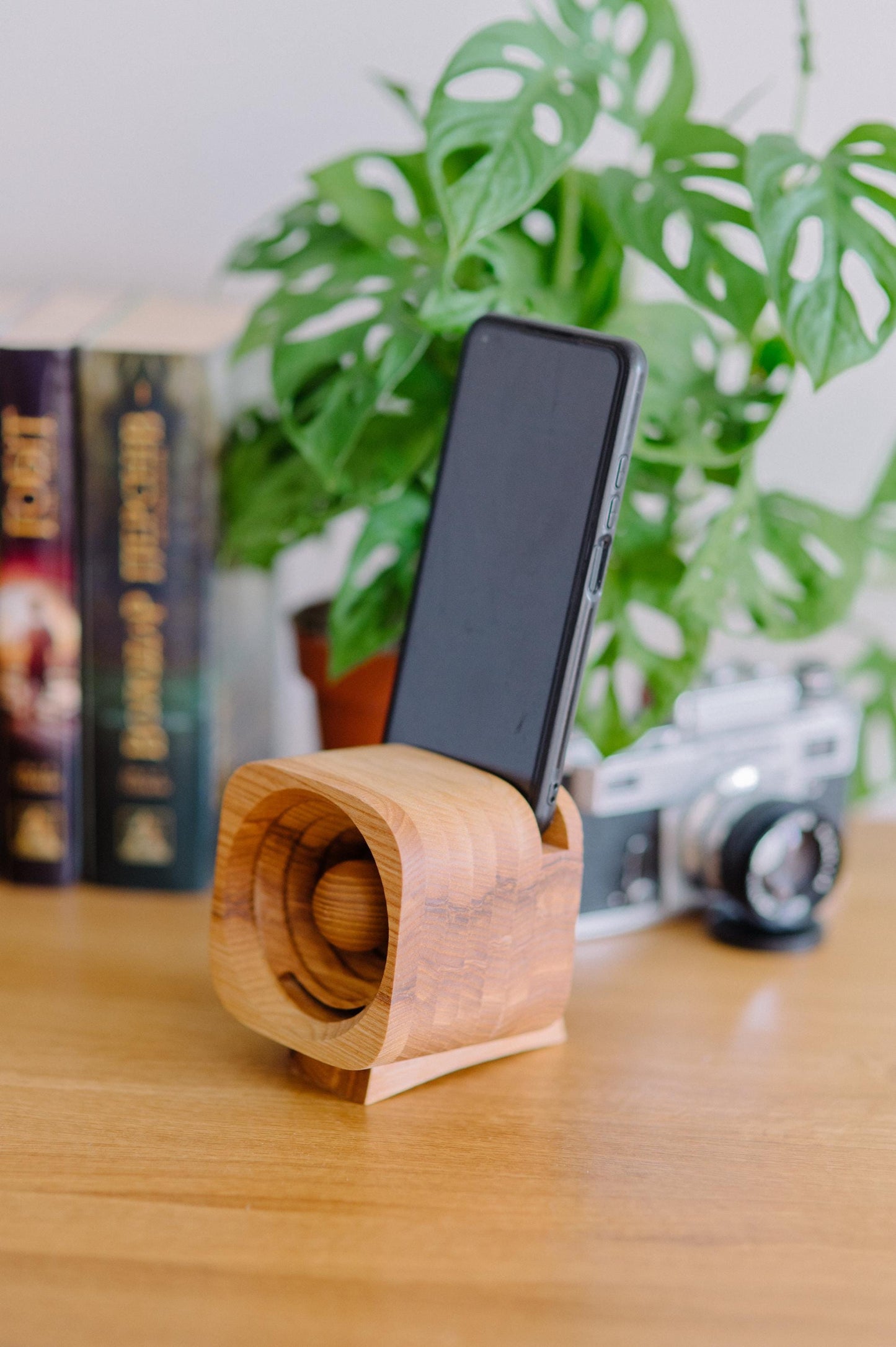 Wooden Phone Speaker Personalized 5th Anniversary Gift for Him - Passive Sound Amplifier